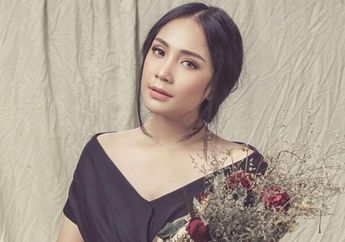 Raffi Ahmad Nego Istana Cinere yang Dijual Rp 40 Miliar, Netizen Malah Salah Fokus dengan Kaus Hitam Sederhana Milik Nagita Slavina yang Ternyata Harganya Setara dengan Motor: Harga Kausnya Gak Ada Akhlak!