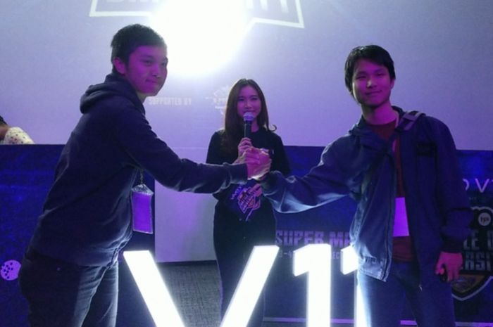 Team Legends &  Team XYZ shakes hands after the second match ends