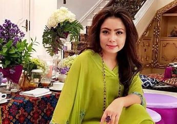 Biasa Tampil Hedon saat Kumpul Bareng Geng Sosialita, Intip Potret Selfie Mayangsari saat Lagi Leyeh-leyeh Dirumah!