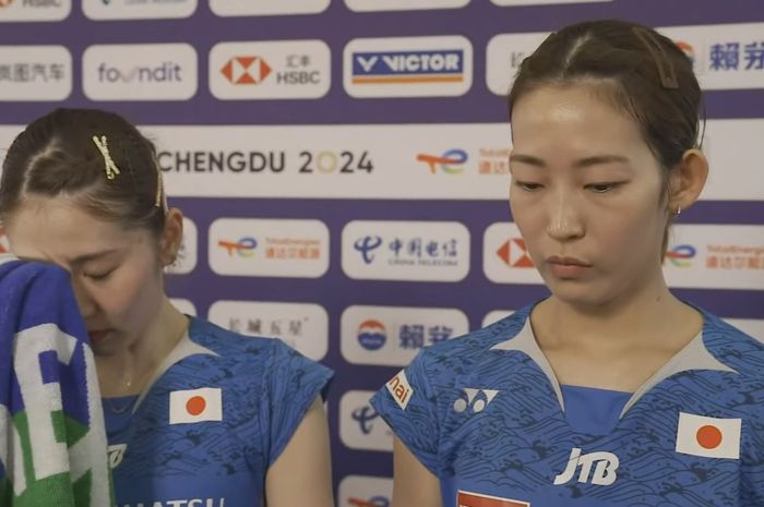 Ganda putri Jepang, Chiharu Shida sempat menangis di samping Nami Matsuyama saat diwawancarai di mixed zone Thomas dan Uber Cup 2024 di Hi-Tech Zone Sports Centre Gymnasium, Chengdu, Sichuan, China, Sabtu (4/5/2024).