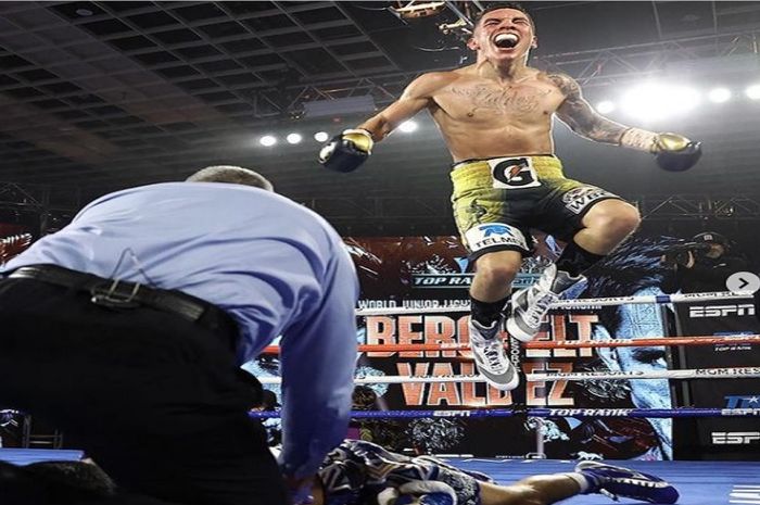 Petinju Oscar Valdez berhasil mengalahkan Miguel Berchelt untuk meraih gelar juara kelas bulu super WBC pada hari Minggu (21/2/2021) di MGM Grand Conference Center, Las Vegas.