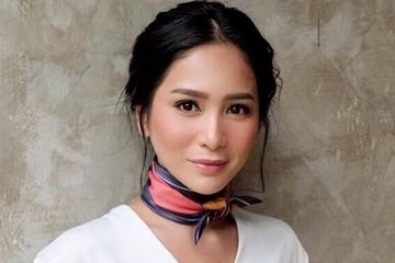 Pose dengan Baju Tidur di Kamar Mandi, Bunga Zainal Disebut Mirip ...
