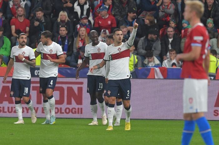 Diogo Dalot mencetak dua gol dalam kemenangan besar timnas Portugal atas Republik Ceska pada matchday kelima Liga A Grup 2 UEFA Nations League, Sabtu (24/9/2022) atau Minggu dini hari WIB.