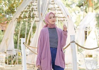 Tips Hijab Segi Empat Biar Tetap Tegak Lurus, Cocok Buat Silaturahmi Online!