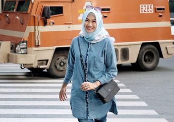 Adem Banget! Tiru 5 Ide Outfit Hijab Biru ala Indah Nada Puspita
