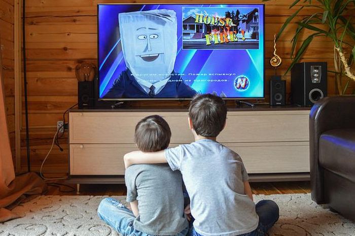 Berperan Sama Pilah dan Pilih Tontonan TV untuk Anak, Ini Dia Tips yang
