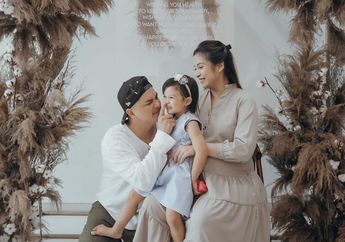 Pamer Potret Putranya yang Baru Lahir, Glenn Alinskie Salfok Sebut Buah Hatinya Mirip Sosok Ini, Chelsea Olivia Tak Tinggal Diam Langsung Respon Ucapan Suami