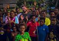 Syuting Di Pedalaman Papua Nugini, Zac Efron Terinfeksi Bakteri Hingga Dilarikan ke Rumah Sakit Australia