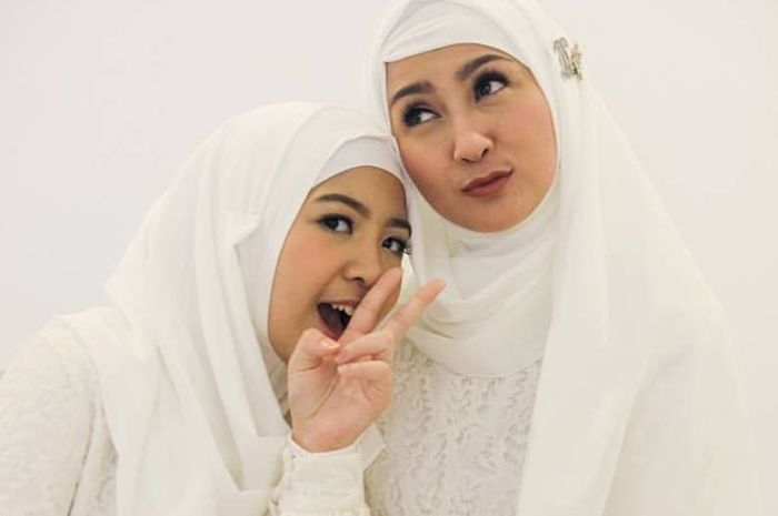 Kisah Desy Ratnasari, Banting Tulang Nafkahi Putri Semata Wayangnya