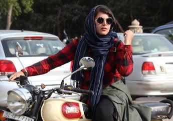 5 Kebiasaan Ini Bikin Rambut Anti Rontok dan Ketombe Meski Pakai Hijab