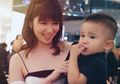 Tampil Stylish dengan Sang Anak, OOTD Laura Basuki Ini Menginspirasi!