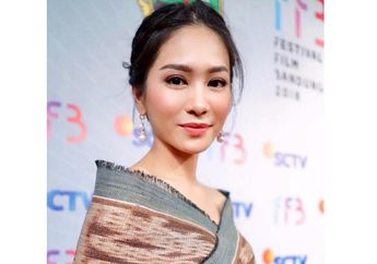 Bunga Zainal Jadi Sorotan Saat Kompak Pakai Tas Harga Ratusan Juta Rupiah Bareng Sahabat, Pertemanan Sosialita!