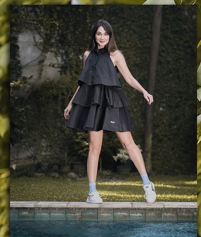 Gaya modis Luna Maya.