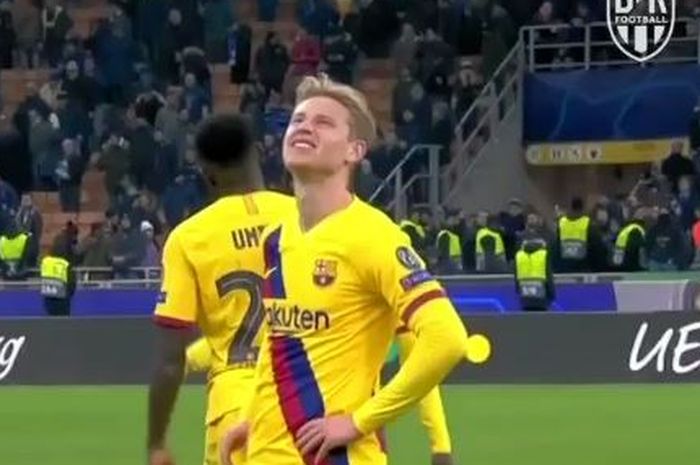 Ekspresi gelandang Barcelona, Frenkie de Jong, seusai laga Grup F Liga Champions melawan Inter Milan di Stadion Giuseppe Meazza, Selasa (10/12/2019).