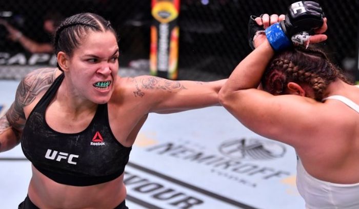 Amanda Nunes menghajar Felicia Spencer di laga utama UFC 250, Minggu (7/6/2020) WIB di UFC APEX, Las Vegas. 
