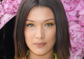 Ingin Mencoba Tren Rambut Glass Hair? Ikuti 3 Cara Simpel Ini!