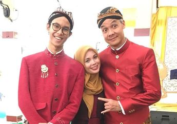 Rayakan Hari Valentine, Ganjar Pranowo Unggah Potret Mesra di Pinggir Lapangan dengan Istri, Netizen Langsung Iri Berat: Jomblo Harap Minggir!