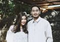 Baru Umumkan Kehamilan, Syahnaz Sadiqah Terlihat Didorong di Kursi Roda Saat Temani Sang Suami