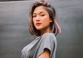 Pose Cantik Pamer Pundak Mulus, Marion Jola Malah Dituding Fotonya Harus Diedit Dulu Biar Terlihat Stunning!