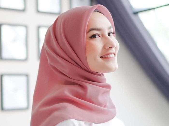4 Jenis Hijab Cocok Dipakai Sama Baju Lebaran 2023 Powerupramadan Semua Halaman Cewekbanget 5921