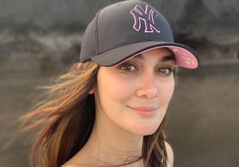 Foto Terbaru Luna Maya yang Bergaya Sporty dengan Celana Ketat dan Sneakers Saat Bersepeda di California