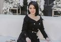 Beredar Foto Jadul Syahrini Tampil Cetar Pakai Busana Mini yang Jadi Sorotan