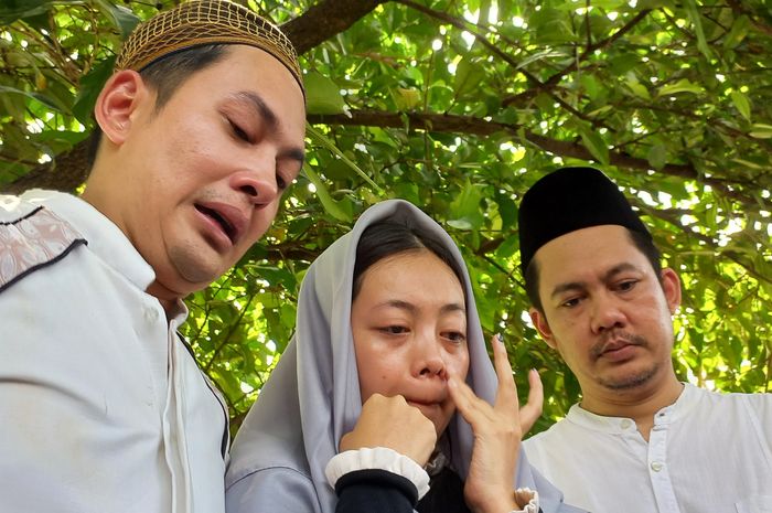 Kiki Farrel dan saudaranya