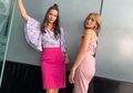 Tampil Kompak Bersama Nia Ramadhani dengan Busana Neon, Sandal Jepit Jessica Iskandar Jadi Sorotan!