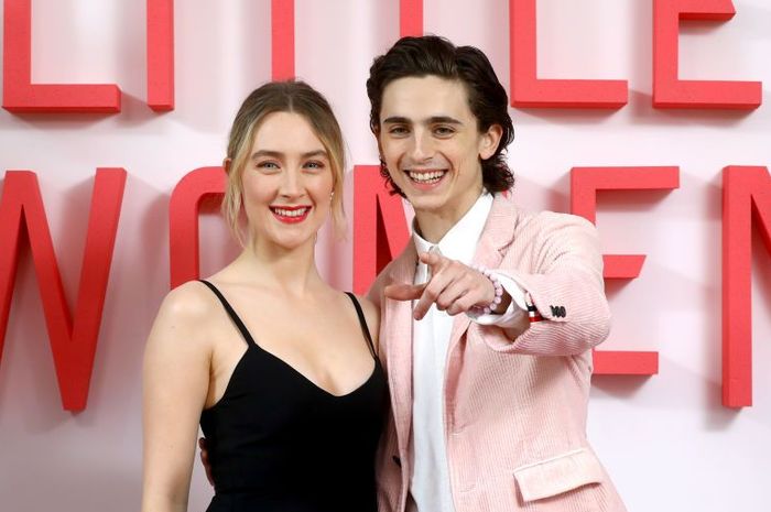 Penyesalan Greta Gerwig Tak Bisa Ajak Saoirse Ronan dan Timothee