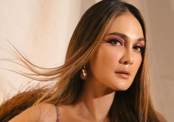 Bukan Kali Pertama Mesra dengan Pria yang Lebih Muda, Luna Maya Sempat Dibuat Klepek-klepek dengan Brondong 15 Tahun Ini, Siapa?