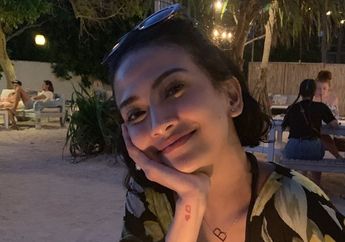 Bikin Gerah! Vanessa Angel Jadi Sorotan Saat Latihan Squat Jump Pakai Busana Serba Merah