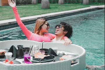 Pengantin baru yang sedang sabar menjalankan pengobatan kista ovarium yang dialami Aurel Hermansyah.