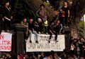 Kocak! 10 Poster Kreatif saat Demonstrasi Mahasiswa yang Bikin 'Baper', 'Gara-gara Polusi Jodohku Enggak Kelihatan'