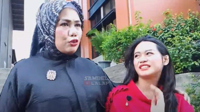 Elly Sugigi dan anaknya, Ulfi Damayanti.