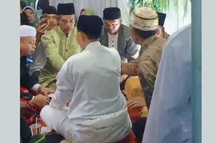 Pengantin di Cianjur yang ternyata seorang wanita.