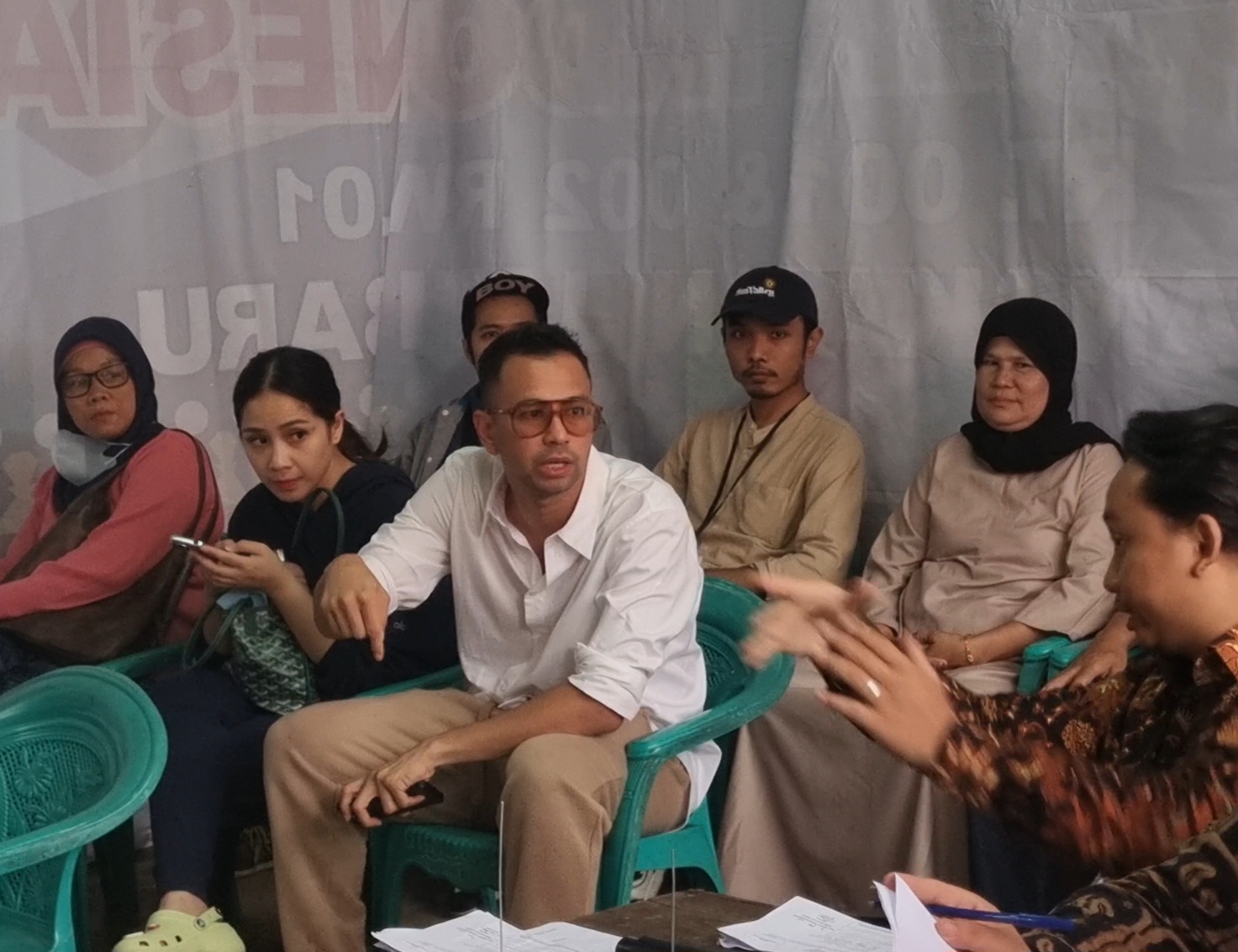 Raffi Ahmad memilih di TPS bersama Nagita