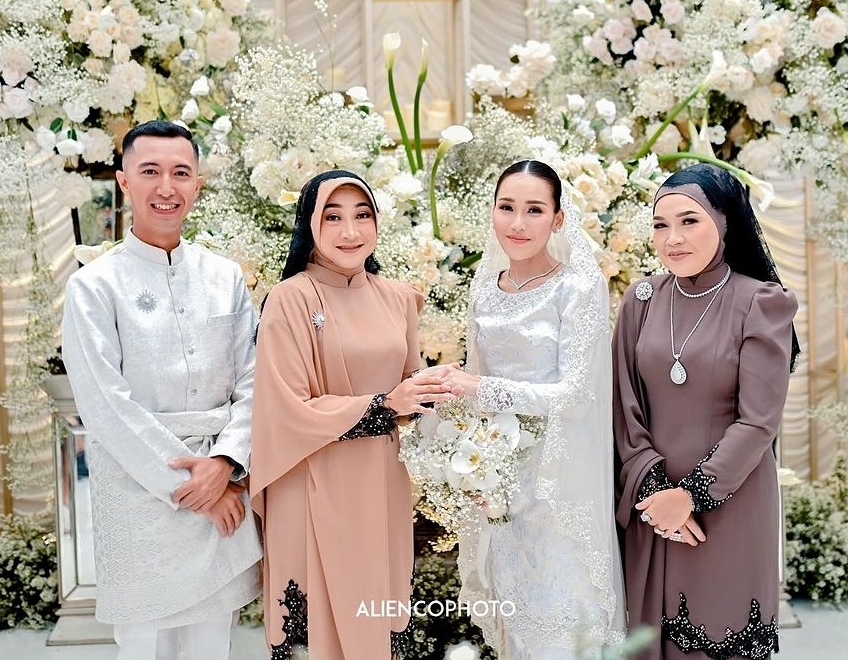 Ibu Ayu Ting Ting dan caln ibu mertuanya